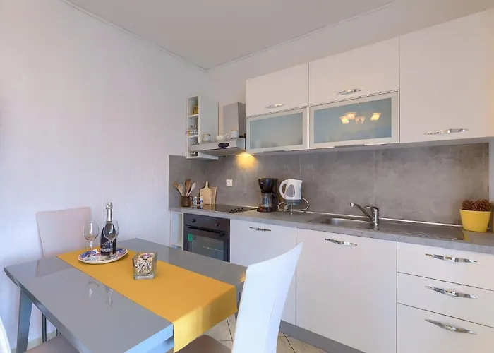 Appartamento Lili-3 By Interhome *