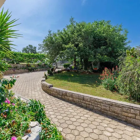 Lili-3 By Interhome Apartamento Kukci